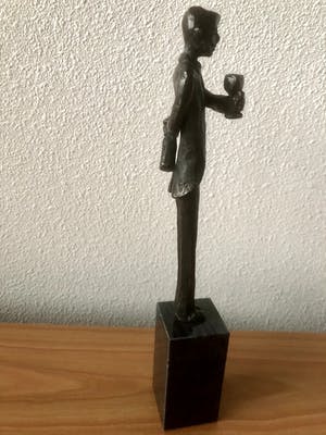 Corry Ammerlaan - Prachtig beeld " DE WIJNLIEFHEBBER " kopen? Bied vanaf 45!
