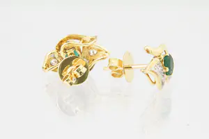 38 -  Paar elegante 14 Kt gouden en 0.30ct diamanten oorstekers - met smaragd kopen? Bied vanaf 80!