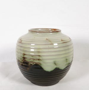 Kunstaardewerkfabriek Sint Lukas - ADCO en Cees Sluyter - Lot van drie aardewerken vaasjes kopen? Bied vanaf 50!