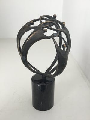 Corry Ammerlaan - Bronzen sculptuur “ De handen ineen “ kopen? Bied vanaf 35!