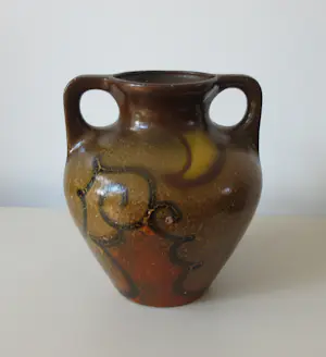 Buy Plateelbakkerij Zuid-Holland - Platelen amfoor vaas met crisis - koudlak glazuur? Bid from 20!