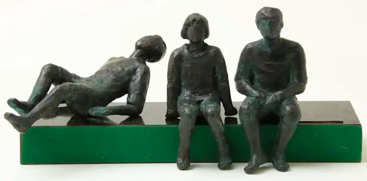 Marijke Cosse - Bronzen sculptuur: 3 zittende kinderen kopen? Bied vanaf 250!