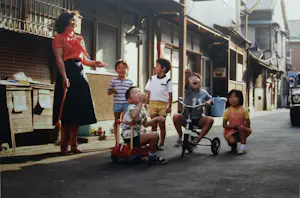 Henk Schiffmacher - Gesigneerde foto op dibond “Kinderen” + gesigneerd fotoboek kopen? Bied vanaf 200!