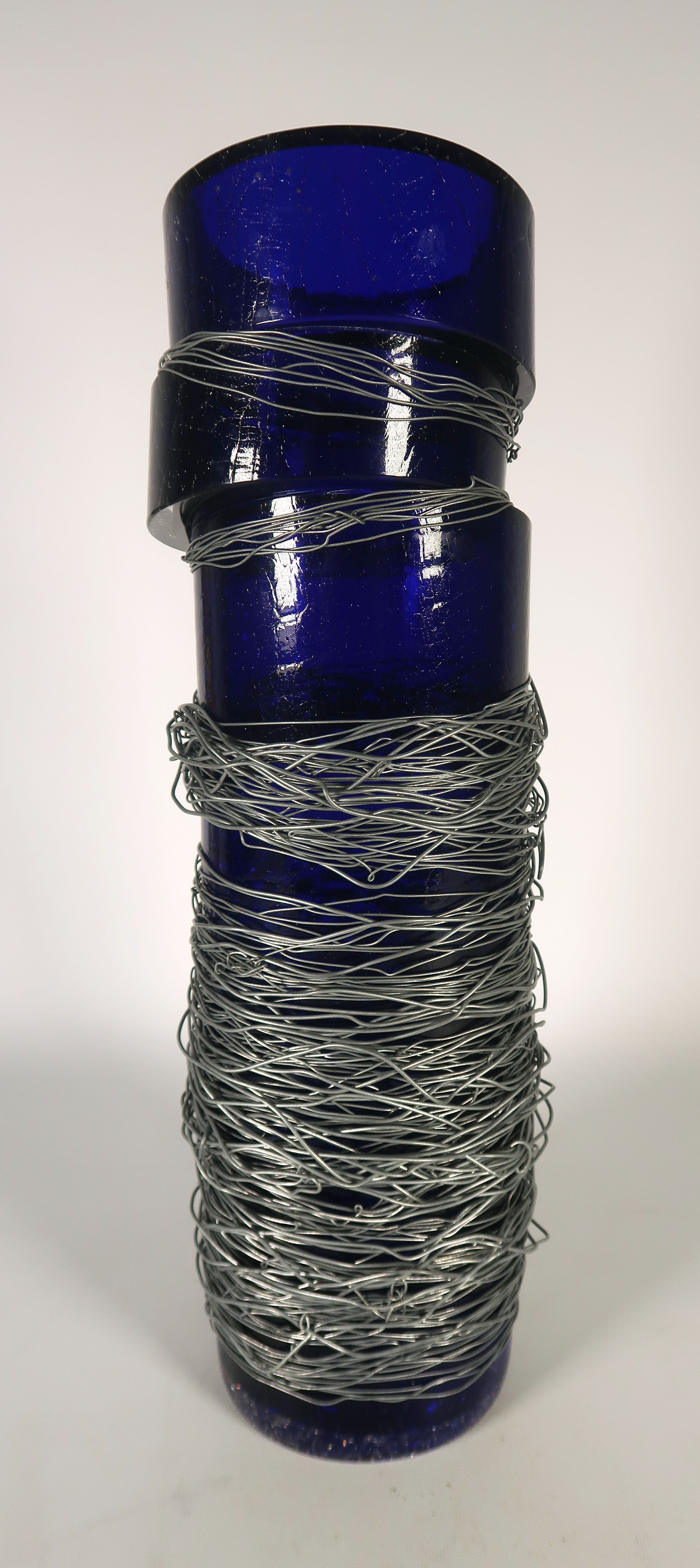 Novy Bor - Glas, Blauwe vaas met ijzerdraad kopen? Bied vanaf 20!