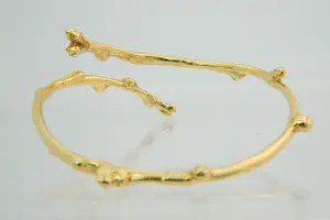 69 - Zware, markant vormgegeven en massief 18Krt gouden "boomtak" armband kopen? Bied vanaf 1860!