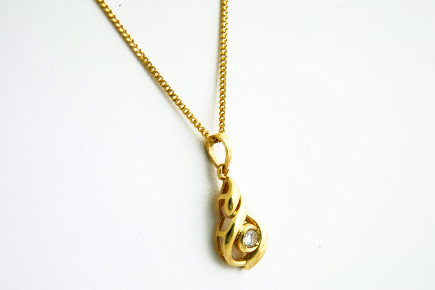 165 - Fijn 18Krt gouden gourmette collier mt (0.10ct) diamanten "Druppel" hanger kopen? Bied vanaf 260!