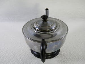 Niet of onleesbaar gesigneerd - Chroom metalen theepot met keramische voering kopen? Bied vanaf 1!