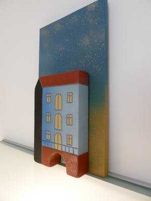 Niet of onleesbaar gesigneerd - Grachtenpand stenen relief op paneel kopen? Bied vanaf 1!