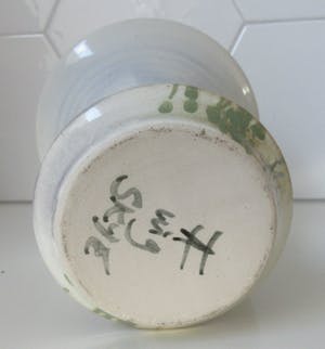 Niet of onleesbaar gesigneerd - Schots UIG Pottery vaasje kopen? Bied vanaf 1!