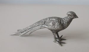 Curiosa - Vier metalen figuren van fazanten en pauwen kopen? Bied vanaf 1!