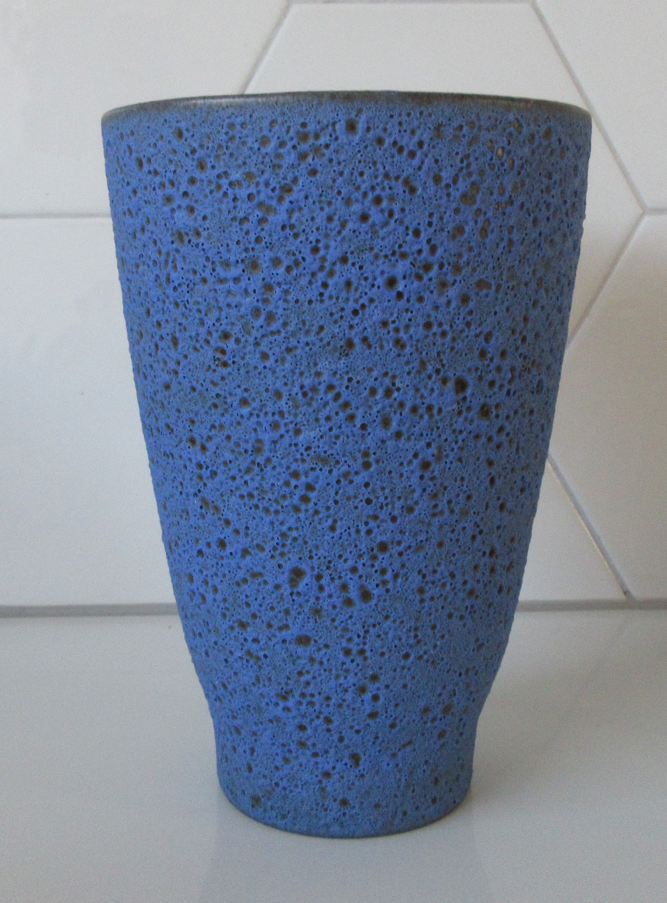 Niet of onleesbaar gesigneerd - Blauwe bruisglazuren aardewerk vaas kopen? Bied vanaf 1!