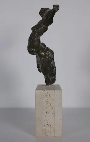 Gerard Engels - Brons, Vrouwfiguur op stenen sokkel + 3 boeken kopen? Bied vanaf 350!