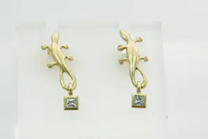 Acheter68 - Paar 18 karaat geel gouden Salamander oorstekers met diamant? Enchérissez de 130!