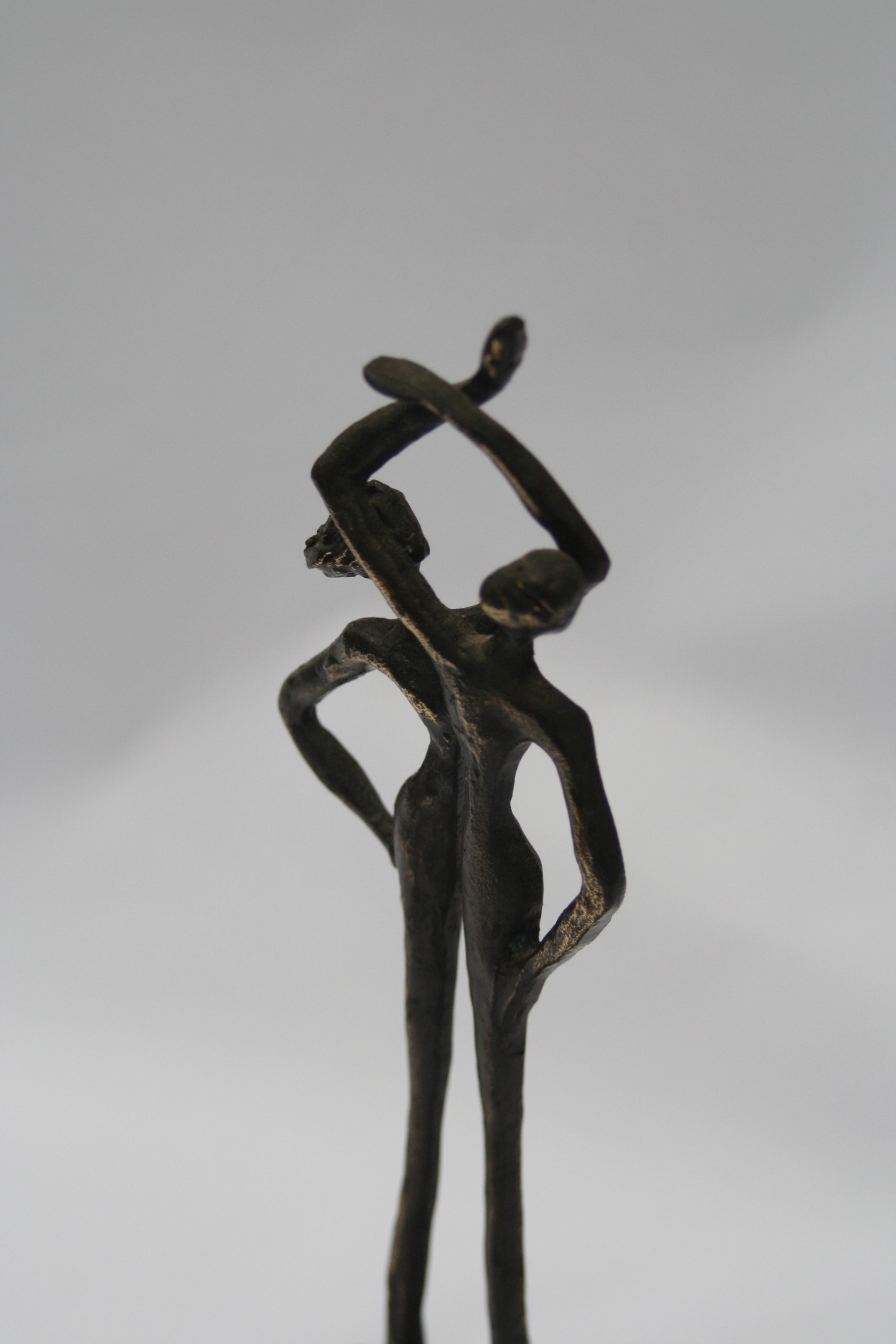 Niet of onleesbaar gesigneerd - man en vrouw - bronzen beeldje - zwart marmer sokkel kopen? Bied vanaf 1!