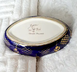 Kunstaardewerkfabriek Regina - Plateel Schaaltje gemerkt door Regina - René WB Gouda Holland, 1938 kopen? Bied vanaf 30!