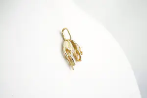 157-  Massief 18 krt geel-gouden Panter hanger - met diamant & saffier kopen? Bied vanaf 270!