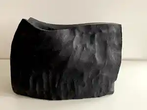 Irene Vonck - zwarte container vorm verkocht voor € 140!