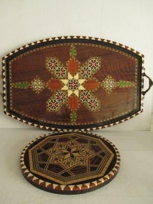 Curiosa - Twee intarsia dienbladen kopen? Bied vanaf 1!