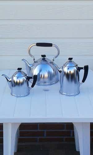 Demeyere - Ketel met Koffiekan en Koffie/Theekan, handvat bakeliet, Art Deco Stijl verkocht voor € 75!