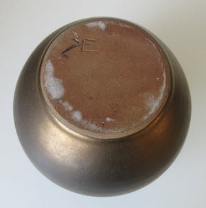 Niet of onleesbaar gesigneerd - Bronzen steengoed bolvaas van Ecri Katwijk kopen? Bied vanaf 1!