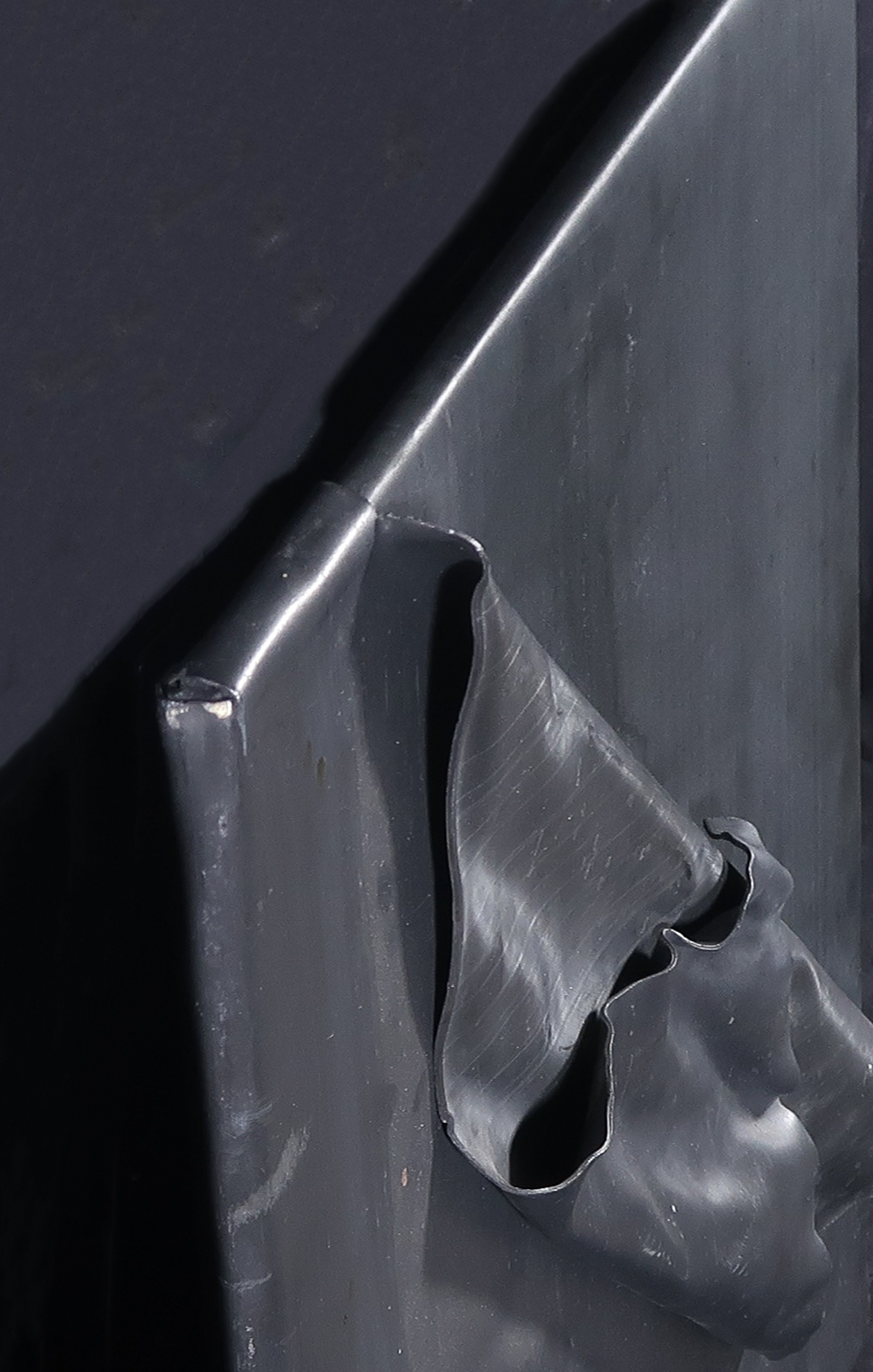 Niet of onleesbaar gesigneerd - Loodsculptuur op vinyl, Abstract zwart kopen? Bied vanaf 1!