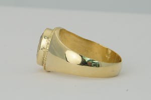 2536 - Fraaie 18 karaats geel-gouden Unisex ring - grote ovalen steen - gekeurd kopen? Bied vanaf 240!