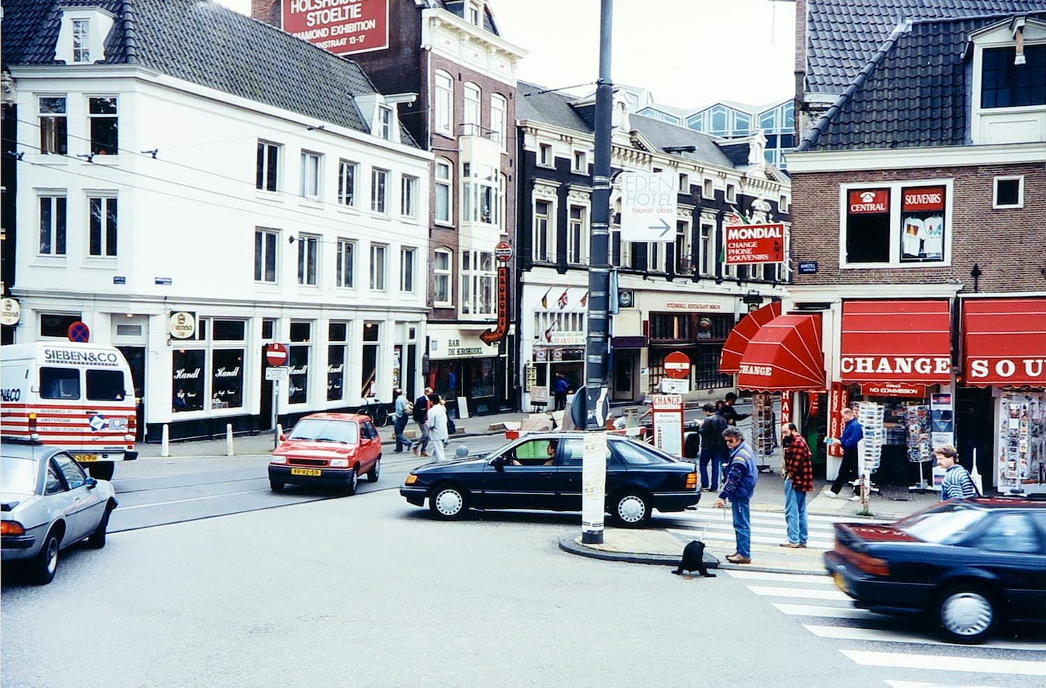 Hans Aarsman - Foto, Amstelstraat 1992 (inclusief boek 'Aarsman's Amsterdam') verkocht voor € 150!