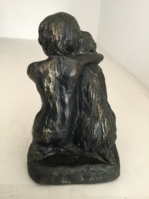 Astrid Veldhuyzen-Koppen - Sculptuur “ Meisje met hond “ kaufen? Bieten Sie von 60!