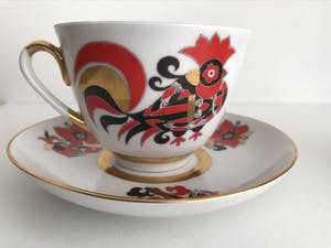 Lomonosov - Set van twee Lomonosov porseleinen koppen en schotels ‘Rode Haan’ - 22 k goud kopen? Bied vanaf 65!