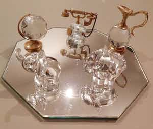 Niet of onleesbaar gesigneerd - Glazen objecten ter decoratie verkocht voor € 1!