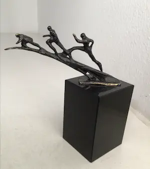 Corry Ammerlaan - Sculptuur “ IN EEN STIJGENDE LIJN “ kopen? Bied vanaf 1!
