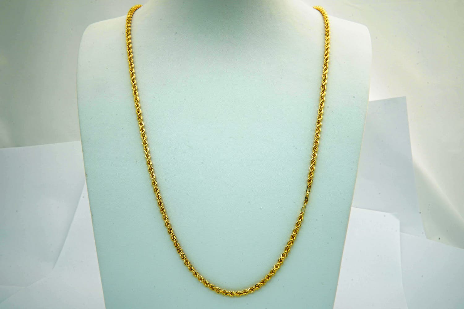18 - Lang (70cm) & z o goed als nieuw 18 karaat geel-gouden "koord" collier kopen? Bied vanaf 240!