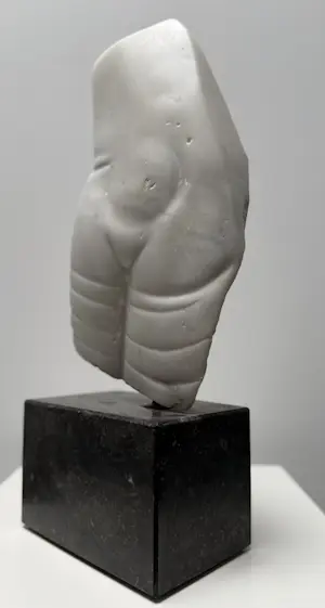 Francesca Zijlstra - Marmeren sculptuur | 'Tors van een vrouw' UNIEK WERK kopen? Bied vanaf 1500!