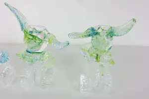 Yvon Trossèl - Zes transparant-groene glazen kaarsenstandaarden met bladmotief kopen? Bied vanaf 125!