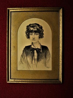 Wam Heskes - Amsterdam 1927 - (Houtskool)portret van jonge vrouw - Fraaie Art Deco lijst! kopen? Bied vanaf 10!