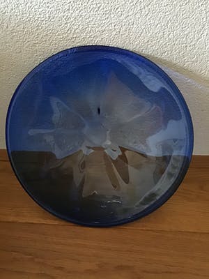 Niet of onleesbaar gesigneerd - Zware blauwe schaal, glas kopen? Bied vanaf 1!