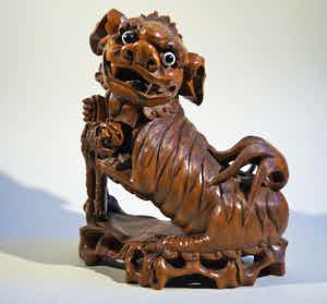 Houtsnijwerk leeuw met een jong in z'n armen verkocht voor € 1!