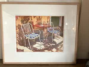 Marcel Schellekens - Kleurenlitho ‘Twee Stoelen’ verkocht voor € 120!