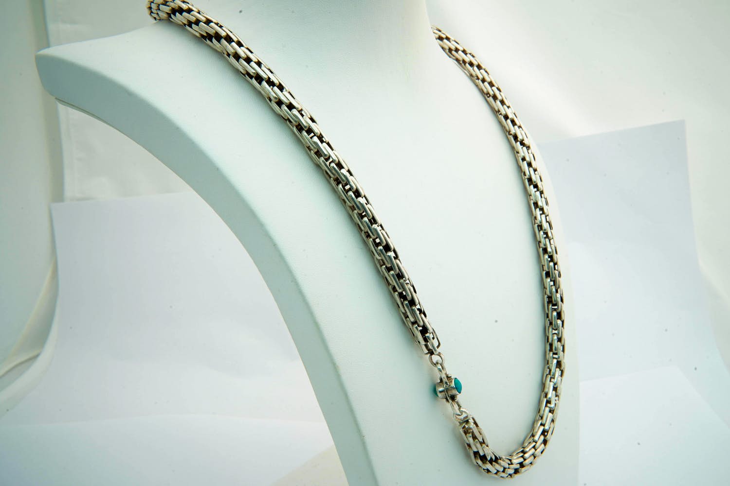 76 - Z1 zilveren collier met in de sluiting een turkoois cabuchon steentje kopen? Bied vanaf 110!