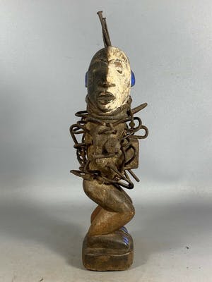 Bakongo - 210154 - Old Tribal used African Bakongo magic protection nail statue - Congo. kopen? Bied vanaf 1!