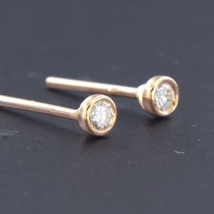 18K Goud - Rosé gouden oorknoppen bezet met 0.12 ct diamant kopen? Bied vanaf 170!
