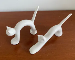Niet of onleesbaar gesigneerd - Twee katten figuren kopen? Bied vanaf 1!