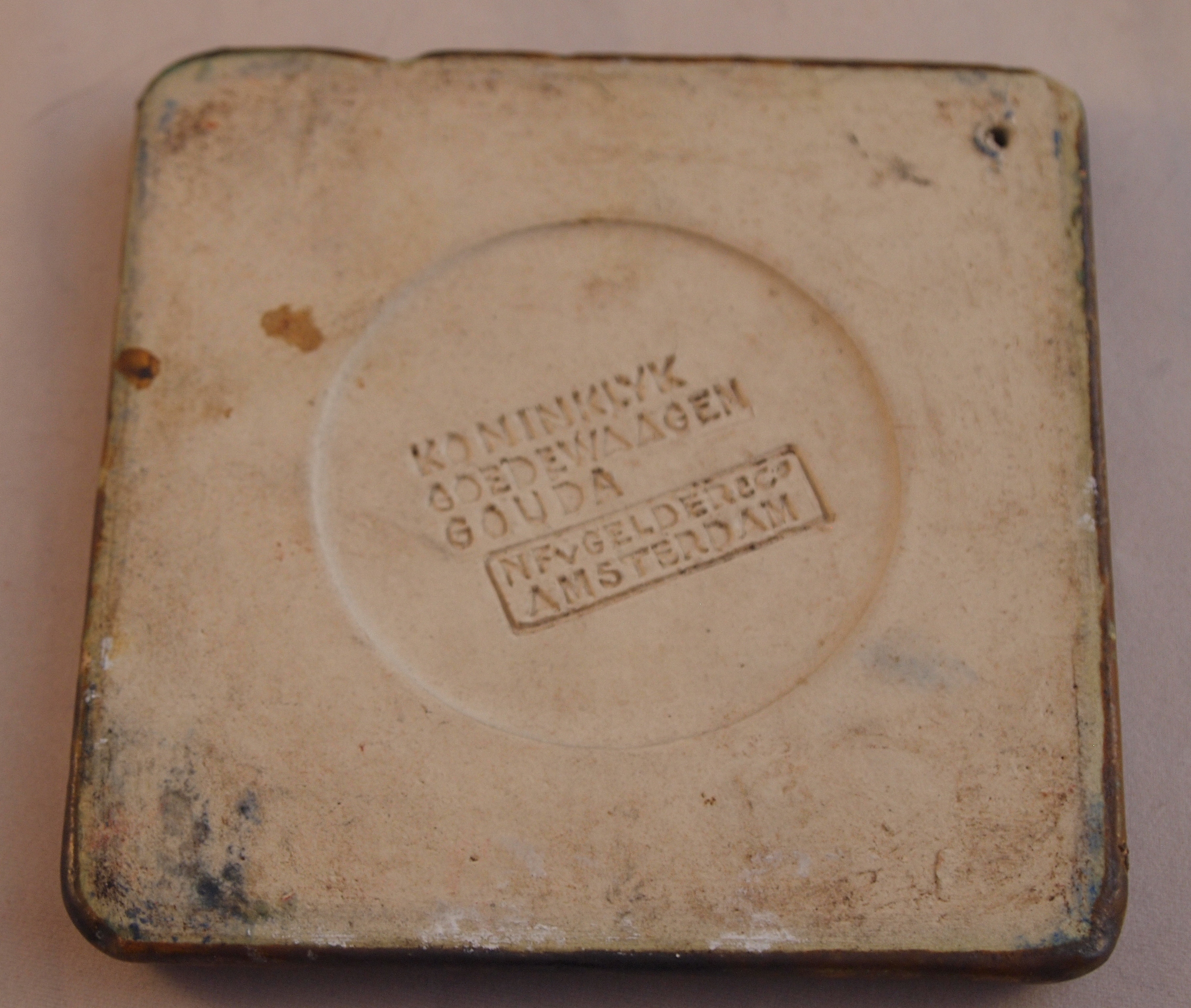 Faience- en Tegelfabriek Westraven - en plateelfabriek Royal Goedewaagen - twee cloisonne tegels  kopen? Bied vanaf 15!