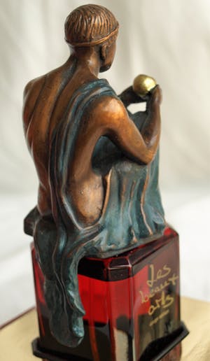 Patrizia Guerresi - Bronzen beeld op parfumfles , “Paris” – Les Beaux Arts – ca 1997 kopen? Bied vanaf 75!