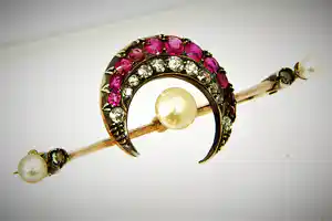 Bwgg halve maan Broche Cushion / Bolsjewiek diamant & robijn verkocht voor € 160!