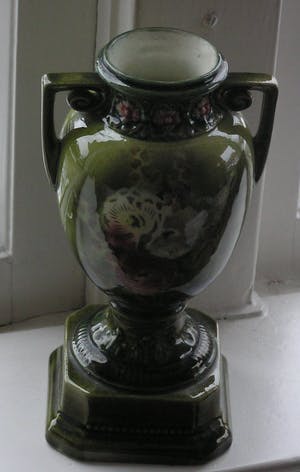 Niet of onleesbaar gesigneerd - Duits Jugendstil Majolica amfoor vaasje kopen? Bied vanaf 1!