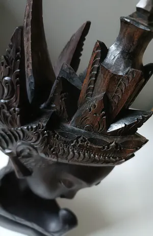 Niet of onleesbaar gesigneerd - Coromandel houten hoofd van Balinese danseres kopen? Bied vanaf 1!