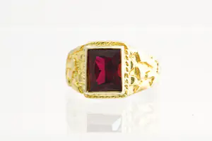 187 - Mooie 18 Krt gouden dames / kinder ring met rode edelsteen - kleine maat! kopen? Bied vanaf 110!