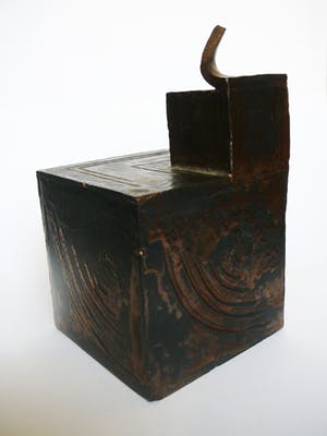 Niet of onleesbaar gesigneerd - Gestapelde kubussen -chamotte klei- kopen? Bied vanaf 10!