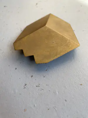 Niko de Wit - Jaarpenning VPK 1990 (#1) “Getrapt blok” – messing kopen? Bied vanaf 20!